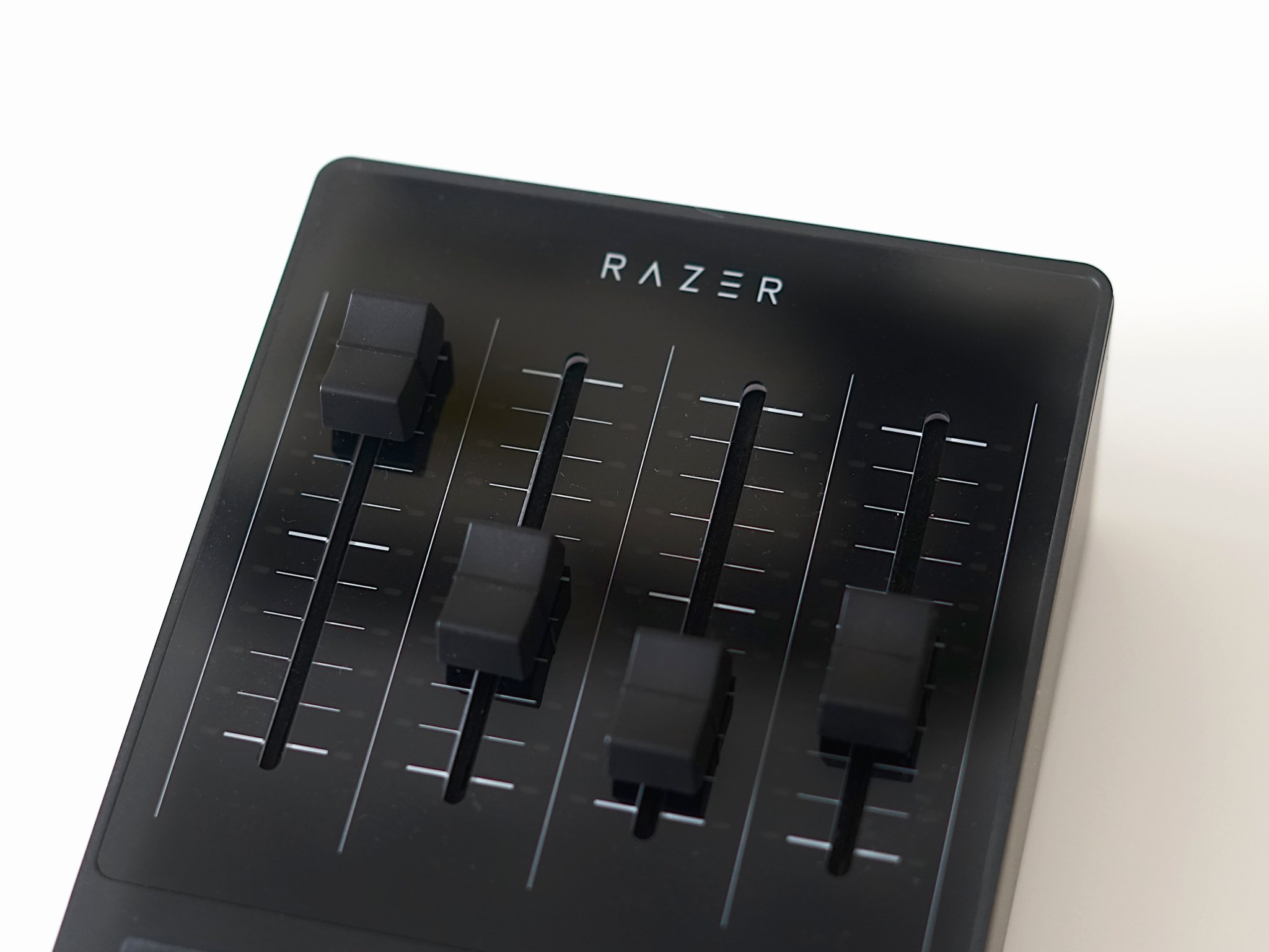razer-audio-mixer-6.jpg
