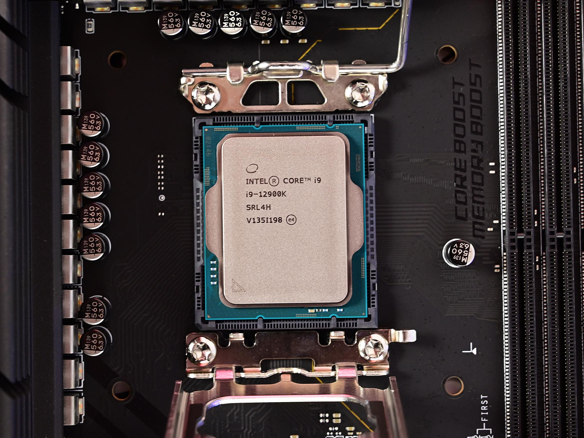 intel-12th-gen-hero-corei9-chip-2.jpg