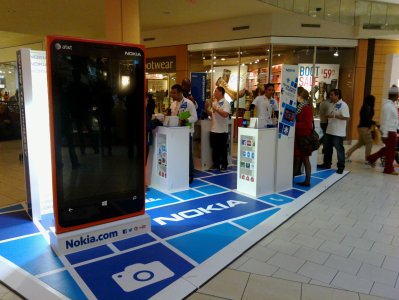 Lumia at mall.jpg