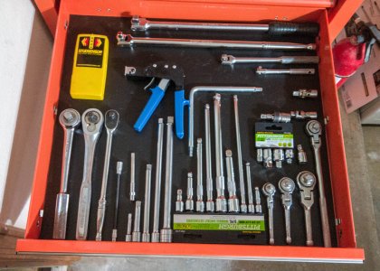 Drawer 5 - extra ratchets, extensions, adapters, etc...jpg