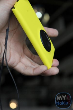 MNB-IMG_0224-Nokia-Lumia-1020-yellow.jpg