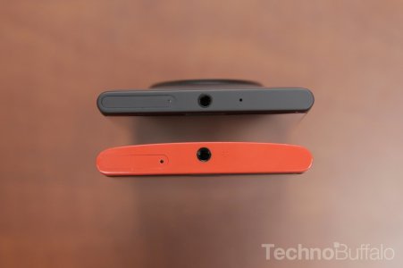 Nokia-Lumia-1020-VS-Lumia-920-Top.jpg