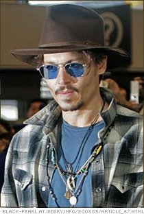 johnny-depp-blue-glasses-brown-hat.jpg