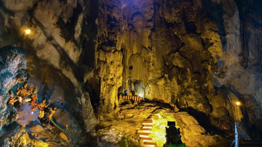 Batu Caves - Malaysia3.jpg