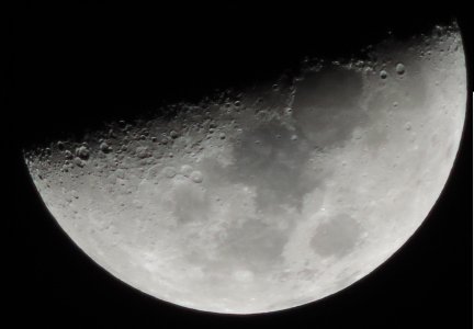 half moon nikon p520.jpg