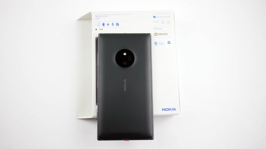 NOKIA_Lumia_830_03.jpg