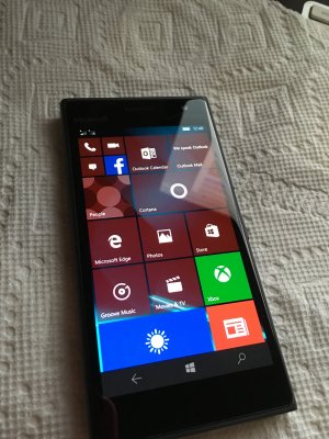 Lumia 735 - 1.jpg