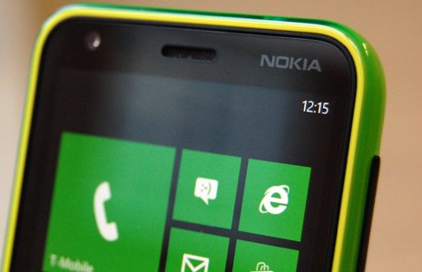 Nokia-Lumia-620_Dual-Shot.jpg