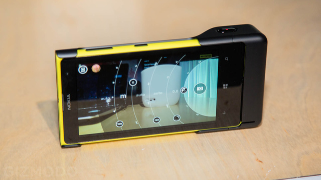 yellow_camera_grip.jpg