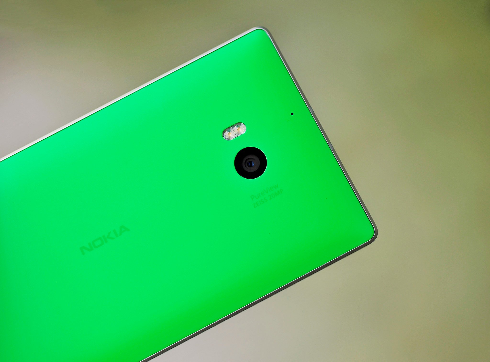 Lumia_930_camera_green.jpg