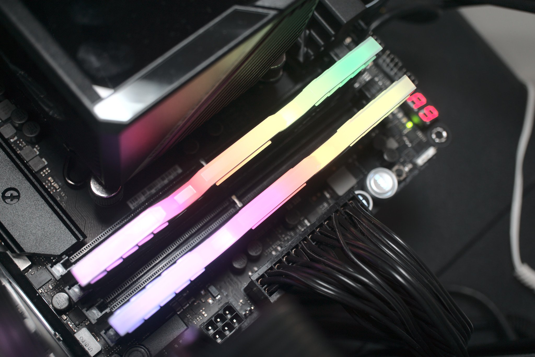 geil-polaris-rgb-ddr5-4800-ram-angle-lights-2.jpg