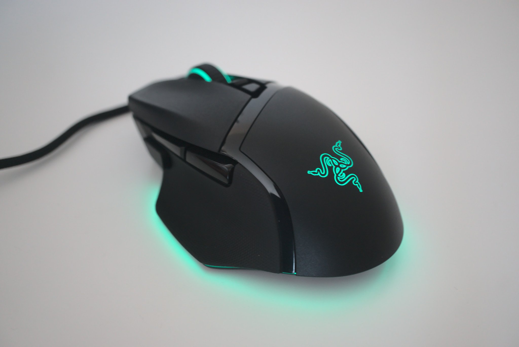 razer-basilisk-v3-wired-mouse-angle-rgb.jpg