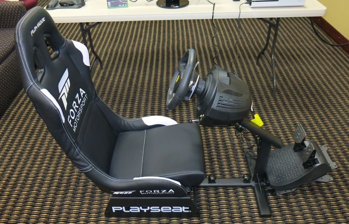 Playseat-Forza-side.jpg