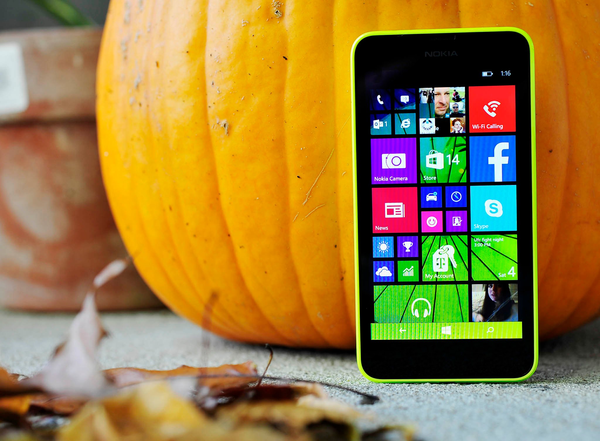 Lumia_635_Review_pumpkin_Tmo.jpg