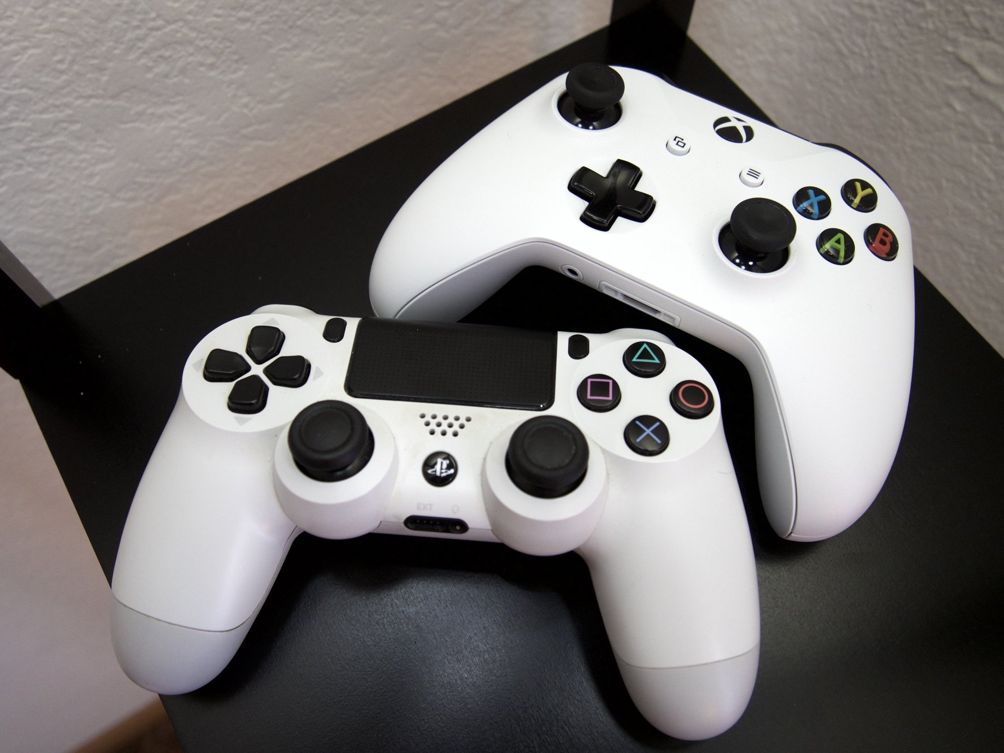 xbox-ps4-controllers-2.jpg