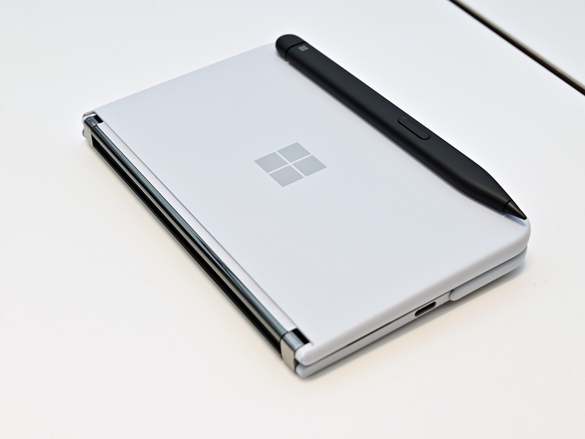 surface-duo-2-white-case-pen2.jpg