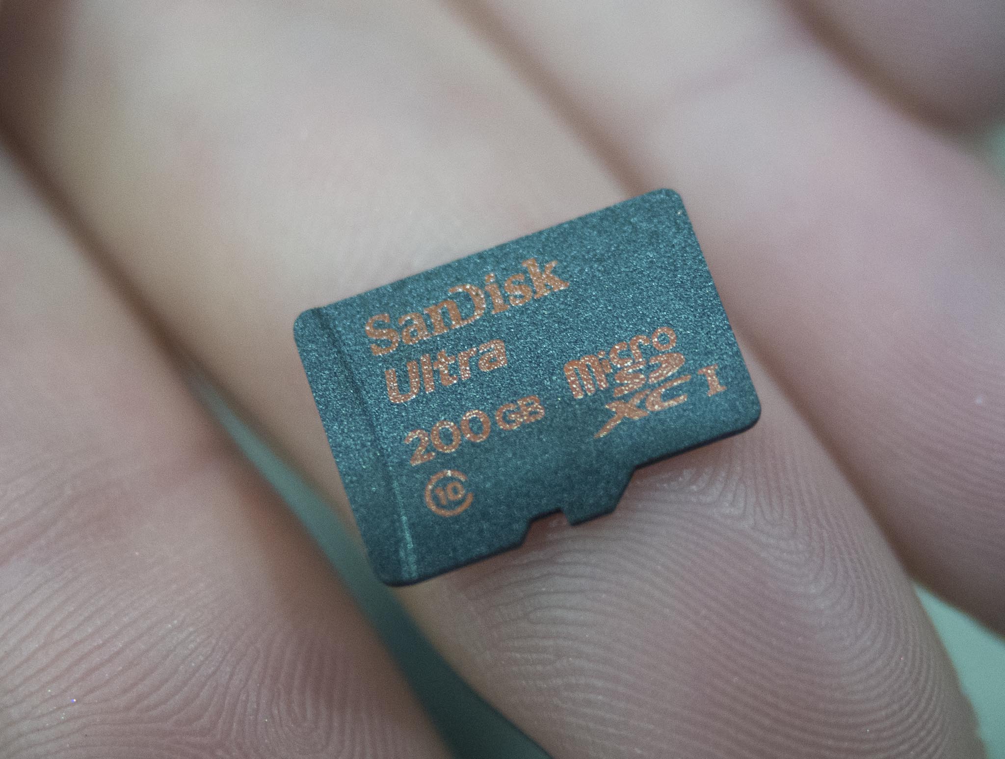 sandisk-200gb-microsd.jpg