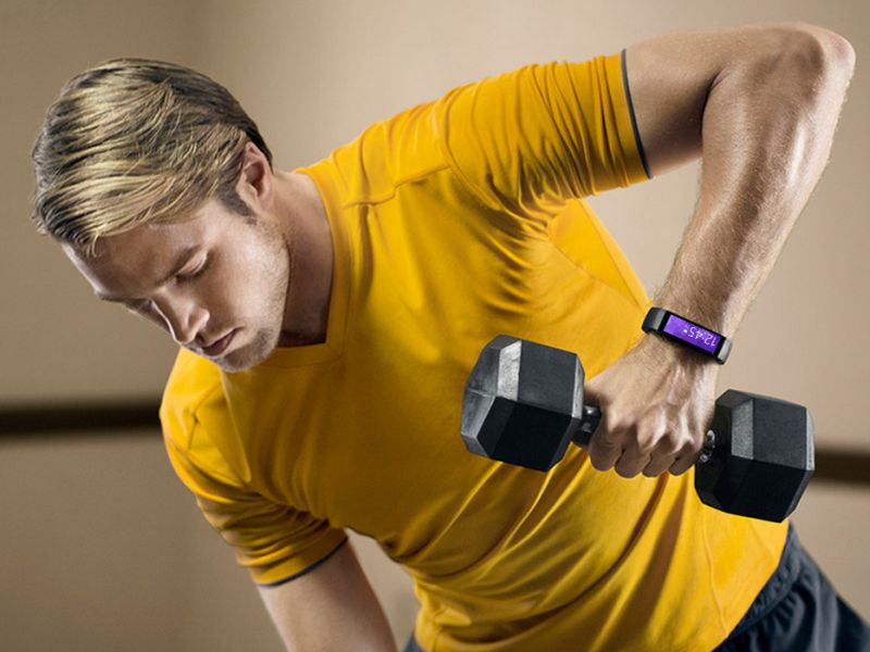 golds-gym-microsoft-band.jpg