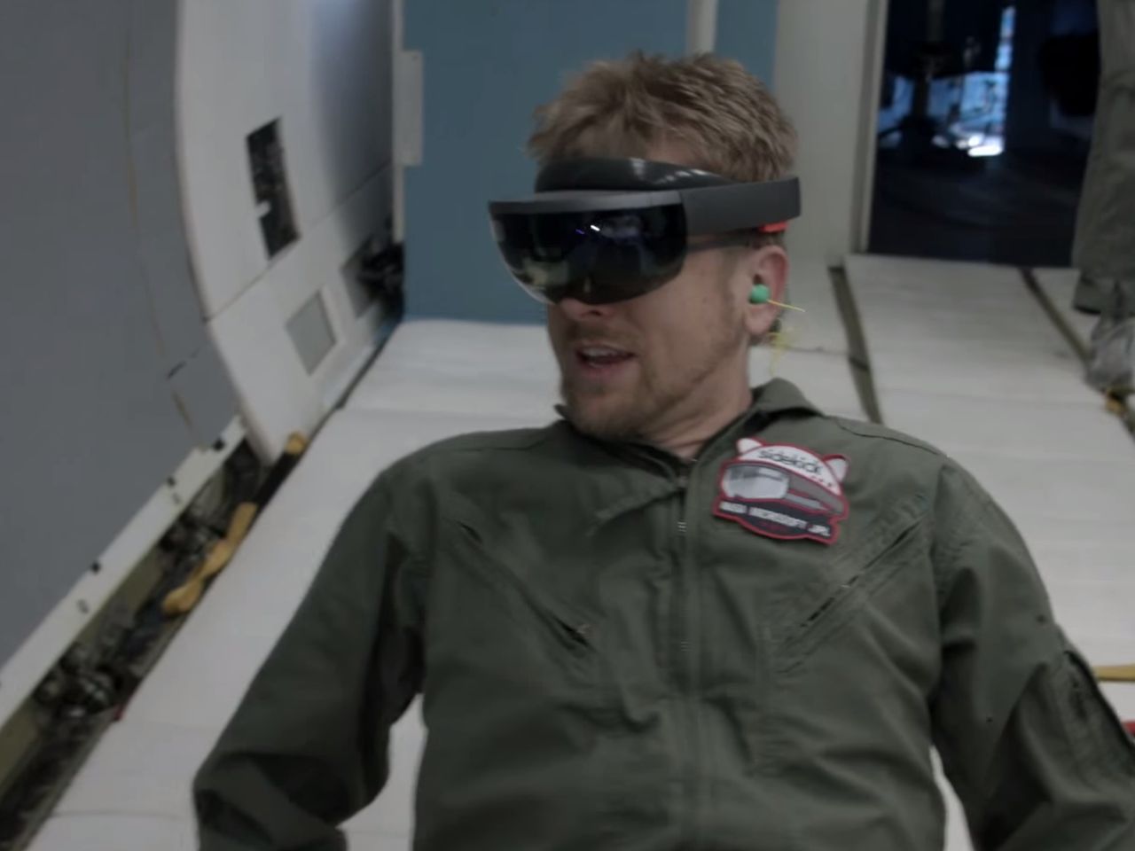 microsoft-hololens-in-space.jpg