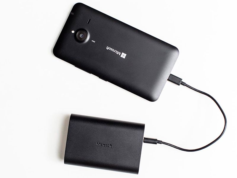 microsoft-portable-dual-charger.jpg