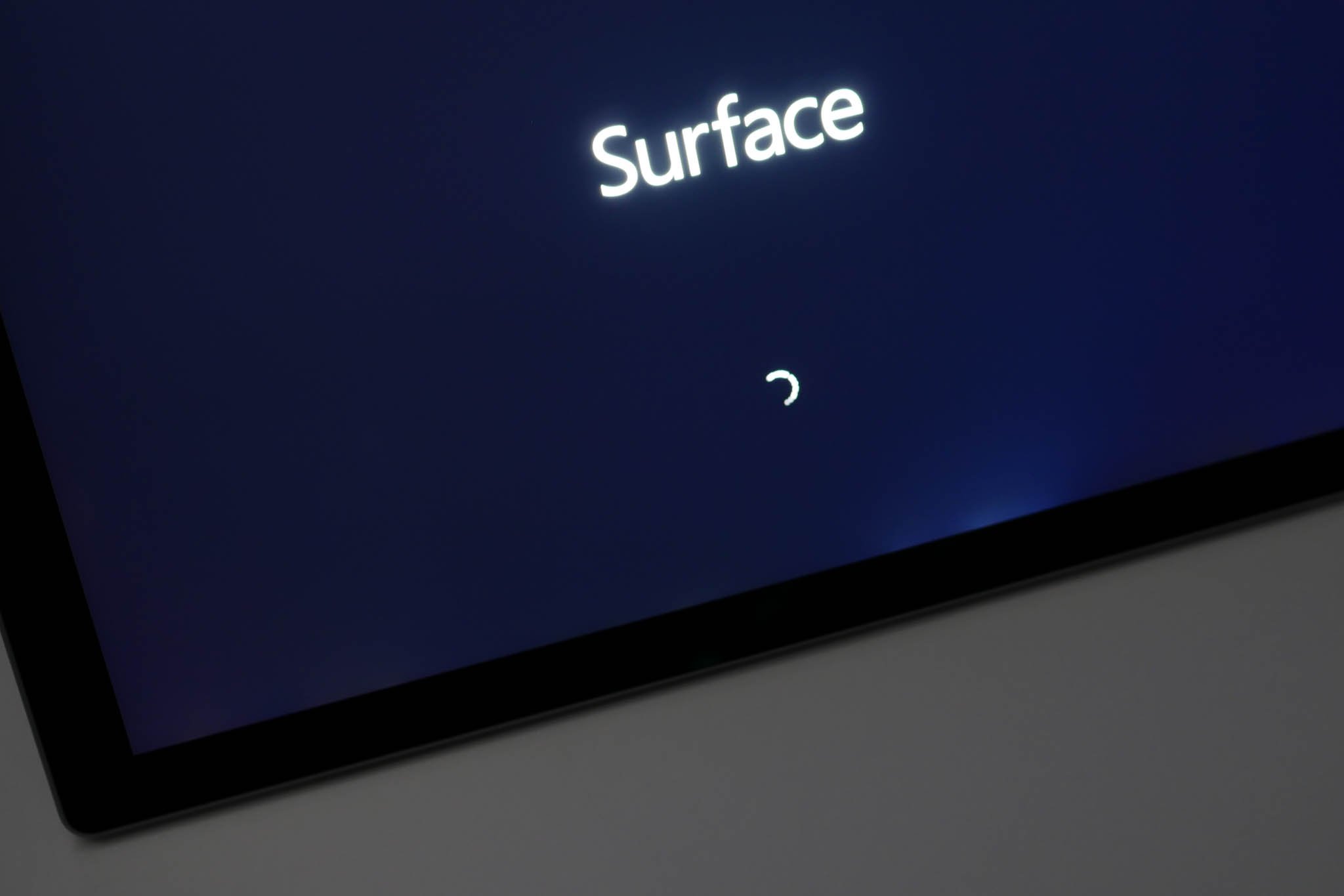 surface-pro-4-light-leak.jpg