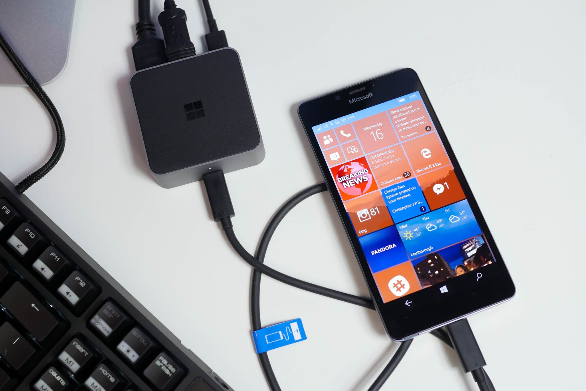 lumia-950-continuum-display-dock.jpg