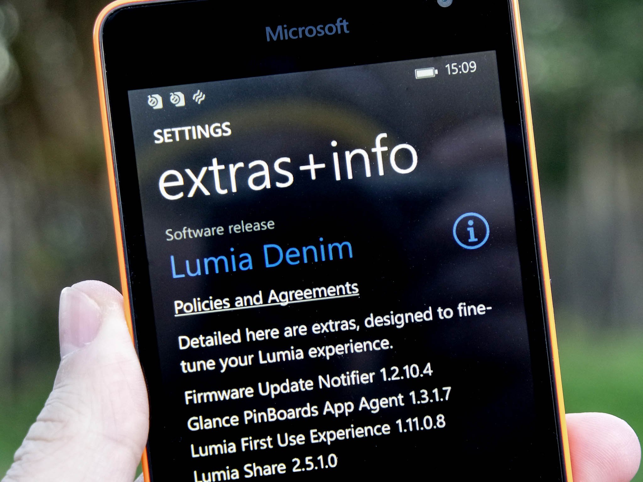 lumia-denim-535-closeup.jpg