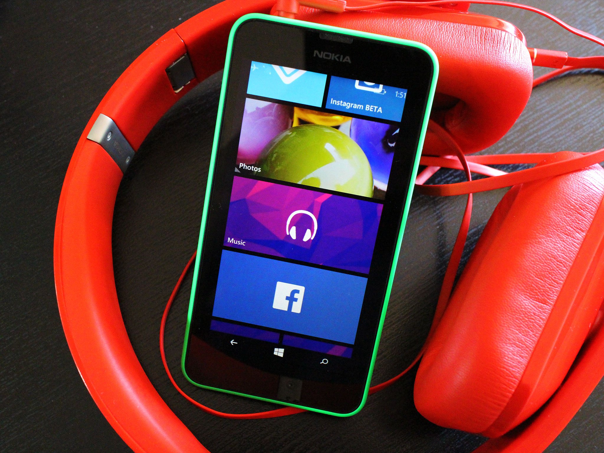 Xbox_Music_Lumia_630_Headphones.jpg