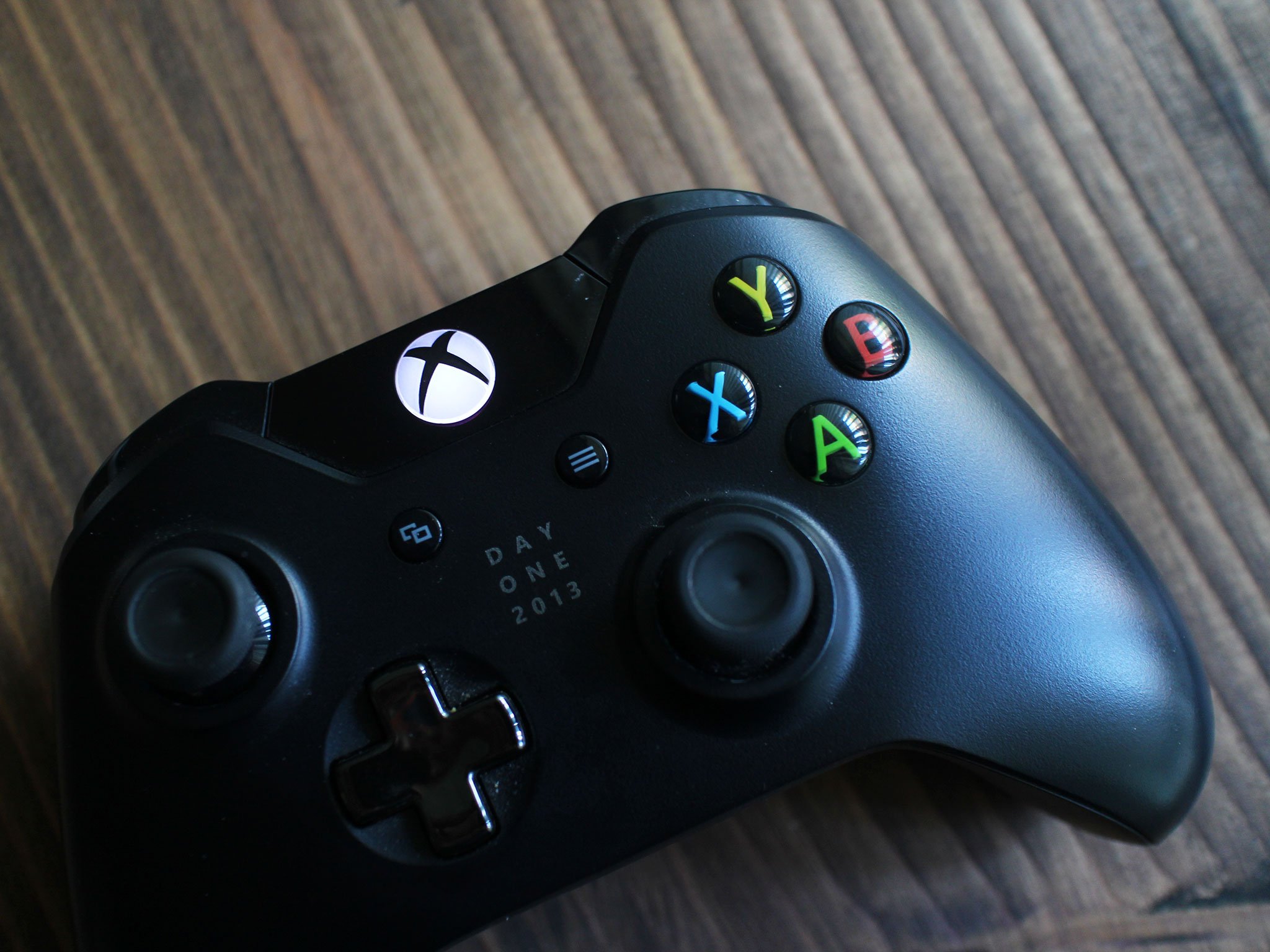 Xbox_One_Controller_Wood_Background.jpg