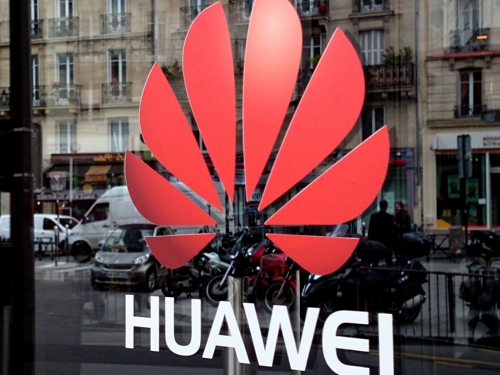 huawei-reflection-paris.jpg