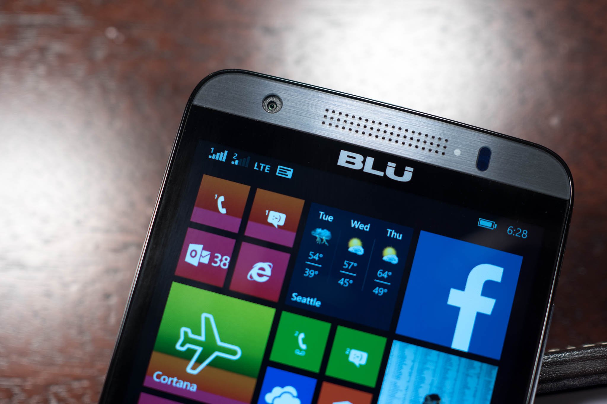 blu-win-hd-lte-front-top.jpg