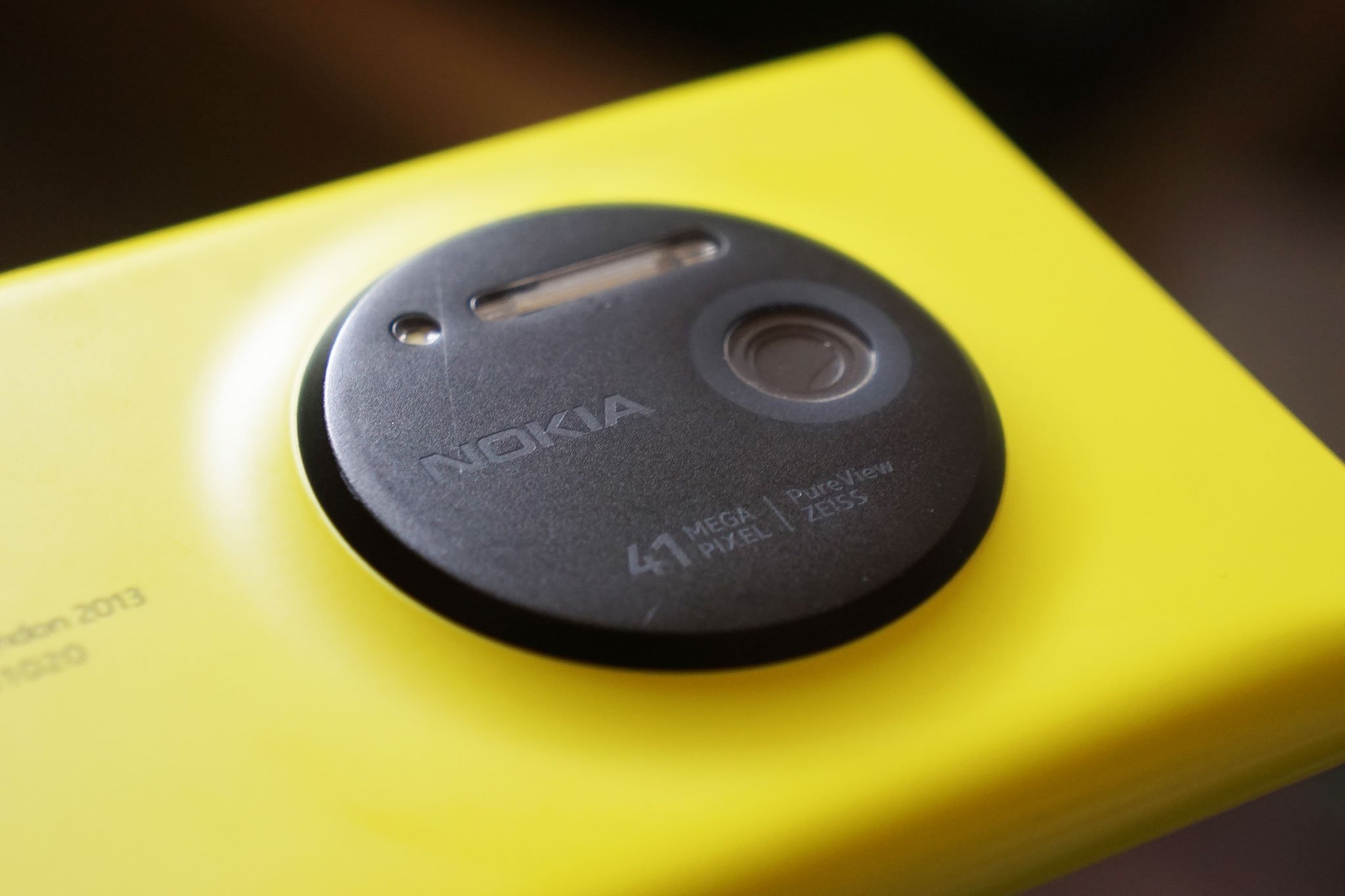 nokia-logo-lumia-1020-hero.jpg