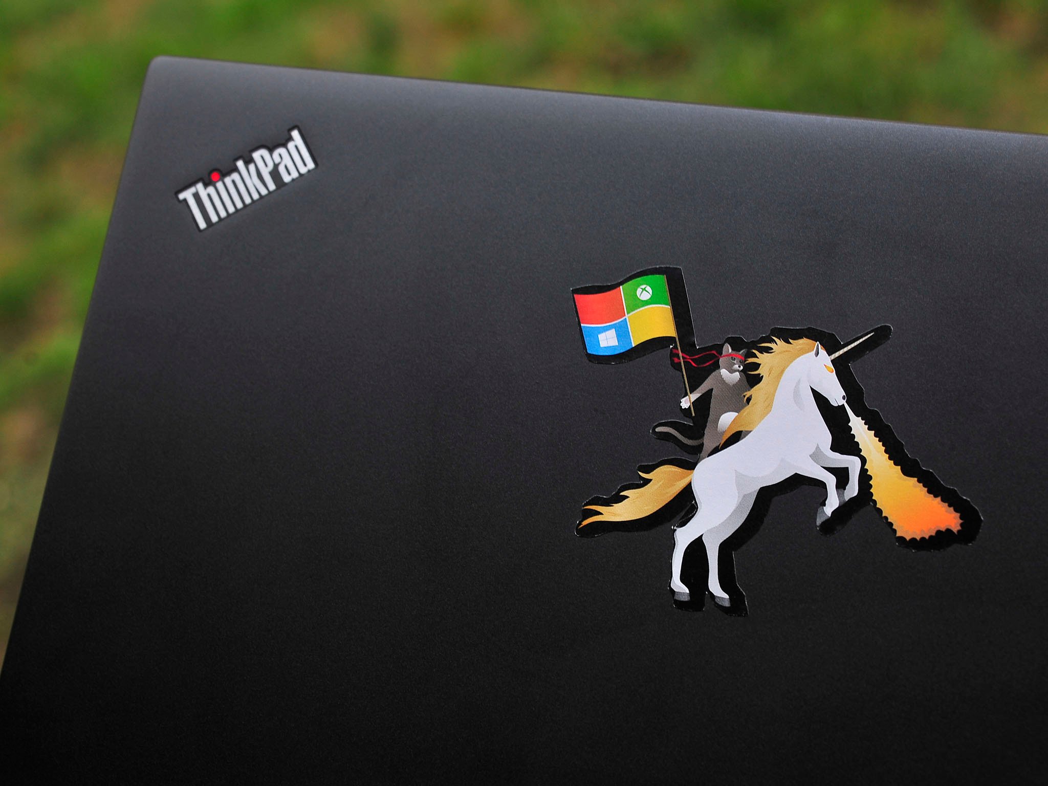 x1-carbon-lenovo-logo-unicorn.jpg