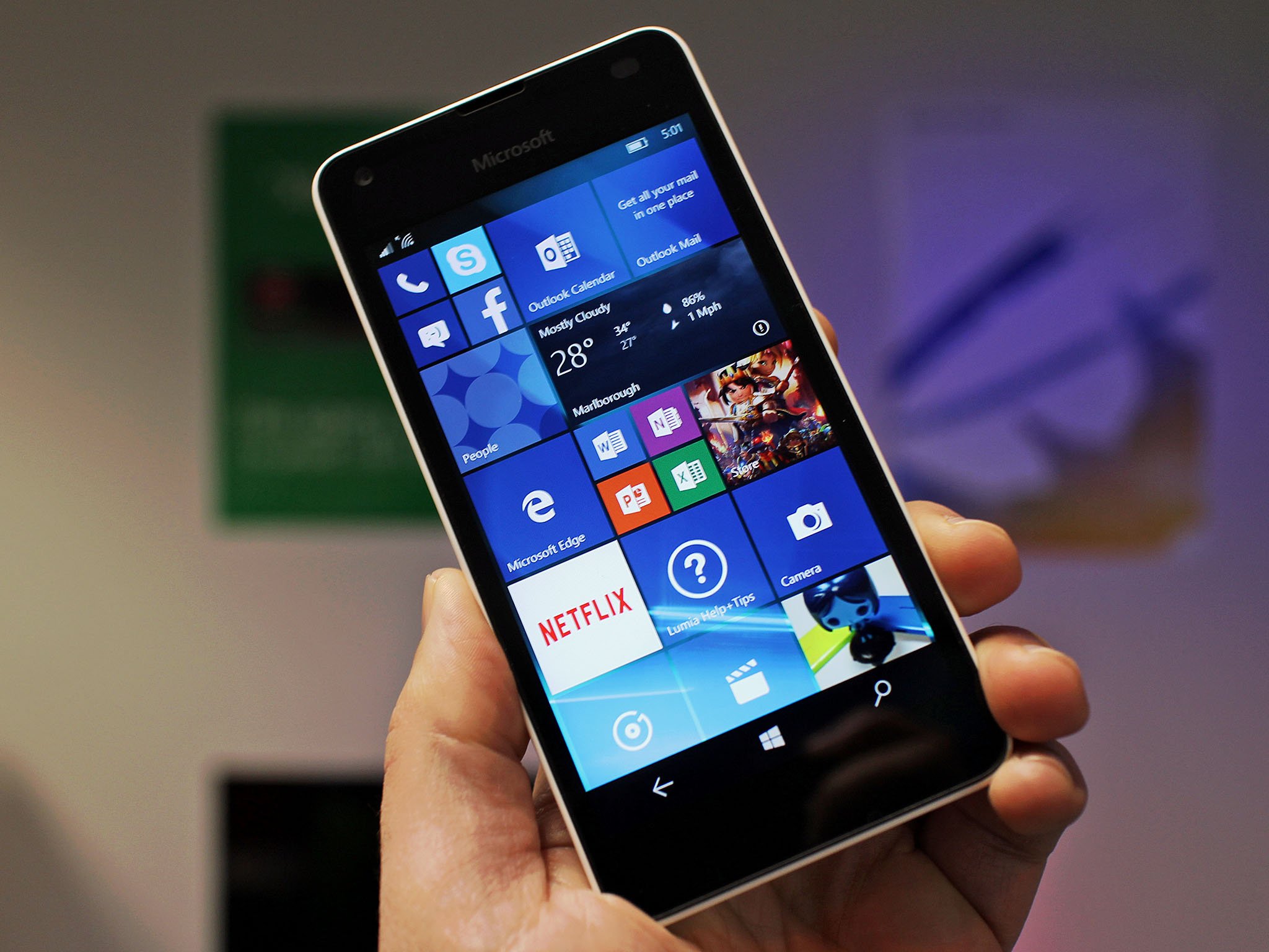 Lumia-550-hero-lead-white.jpg