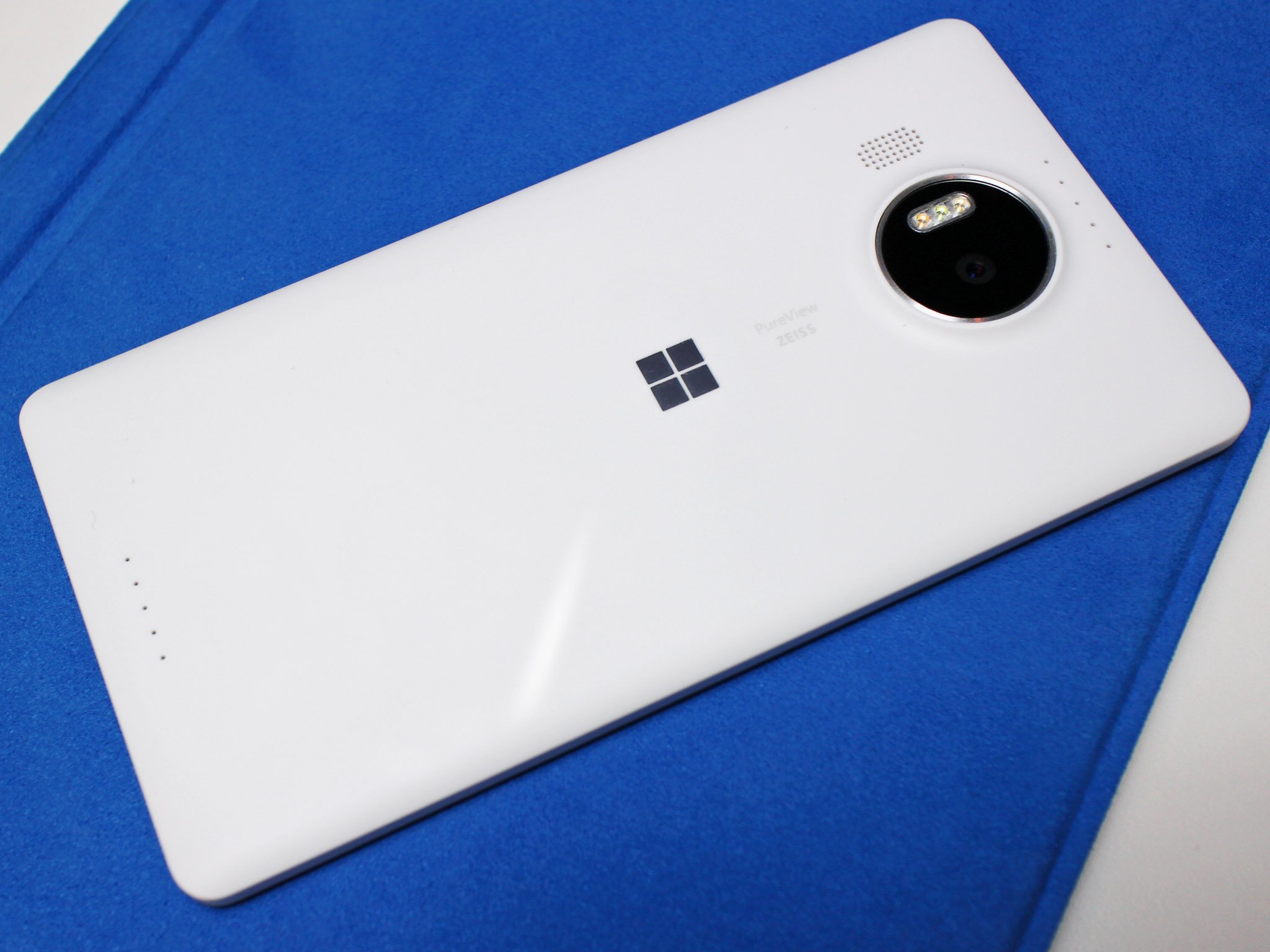 lumia-950-xl-back-white.jpg