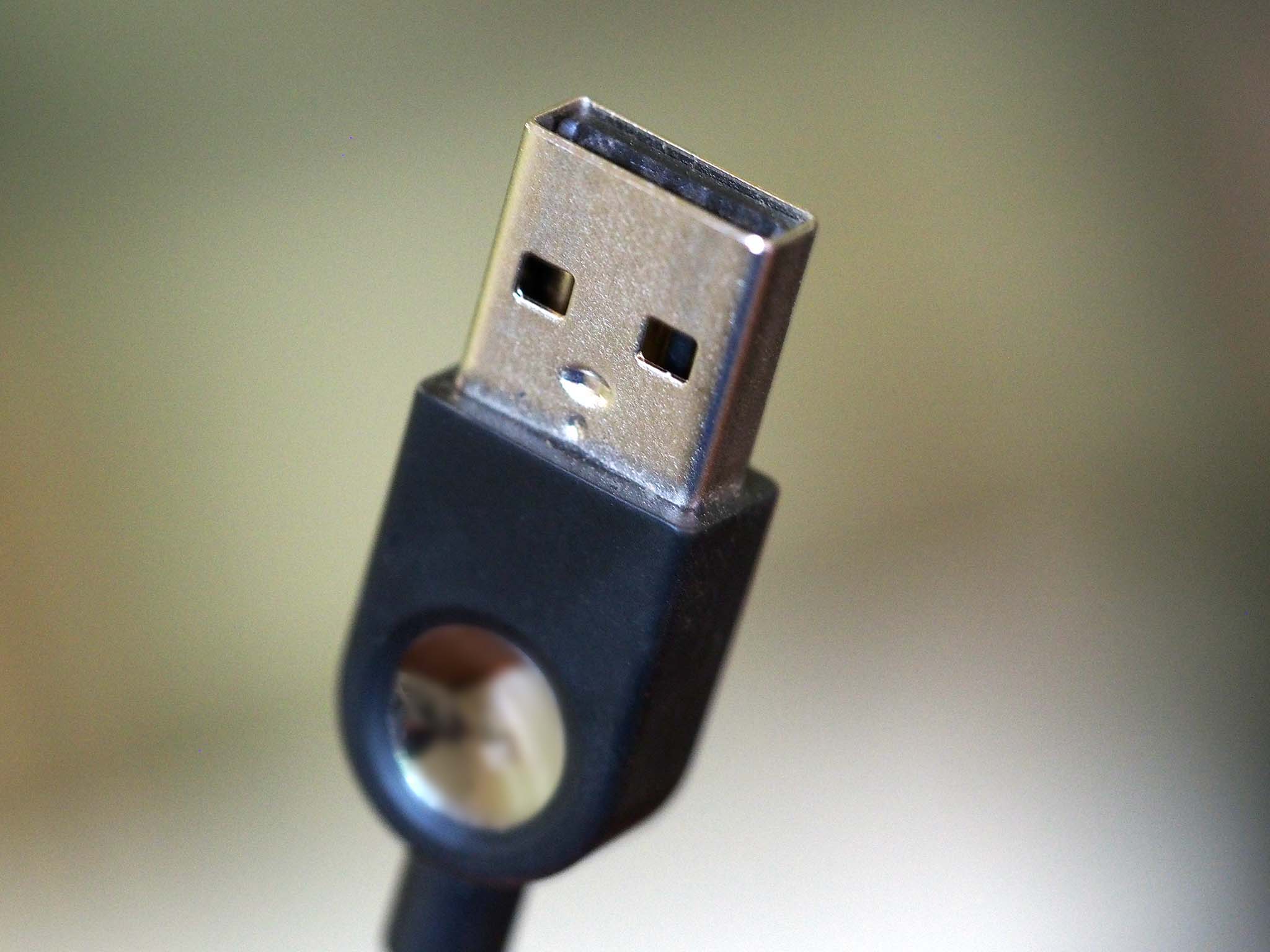 usb_plug_black_close_hero.JPG