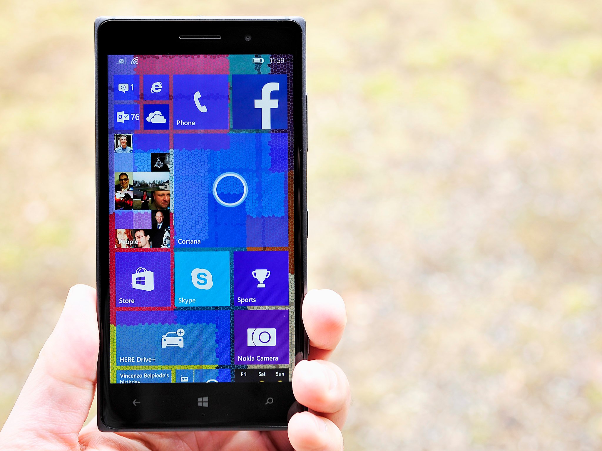 Windows-10-Phone-Outside-Tiles.jpg