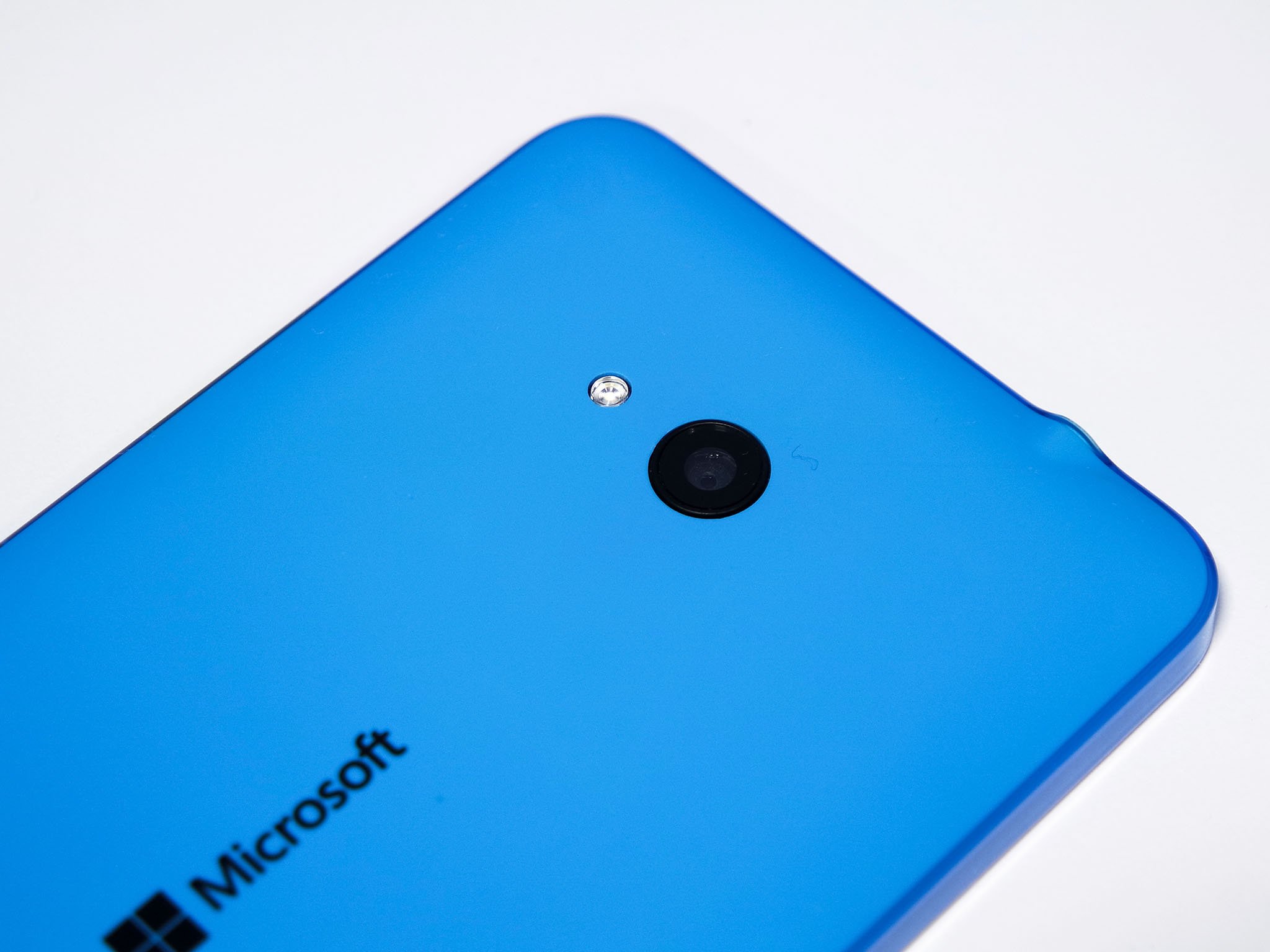 lumia-640-cyan-camera.jpg