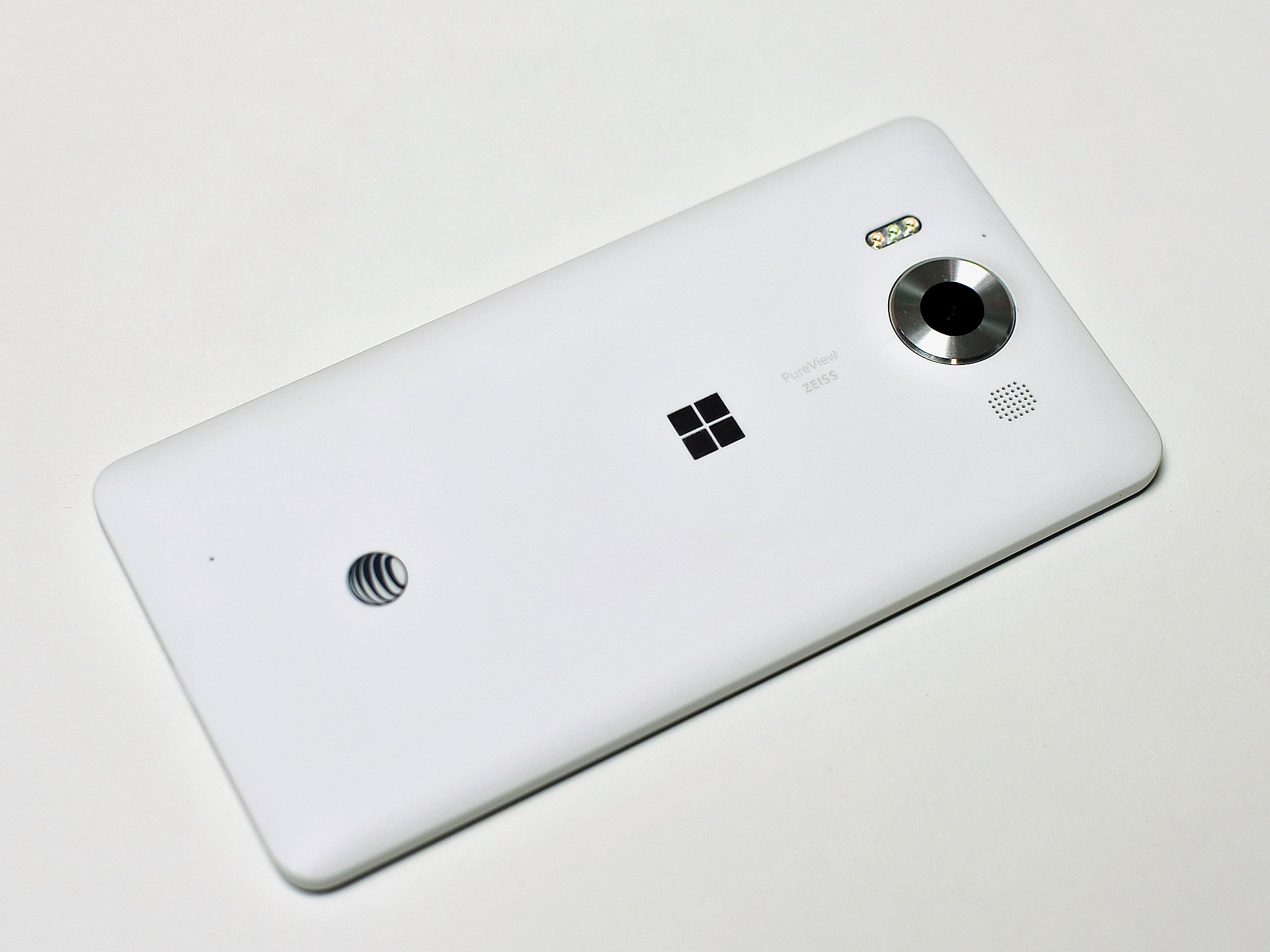 Lumia-950-back-white.jpg