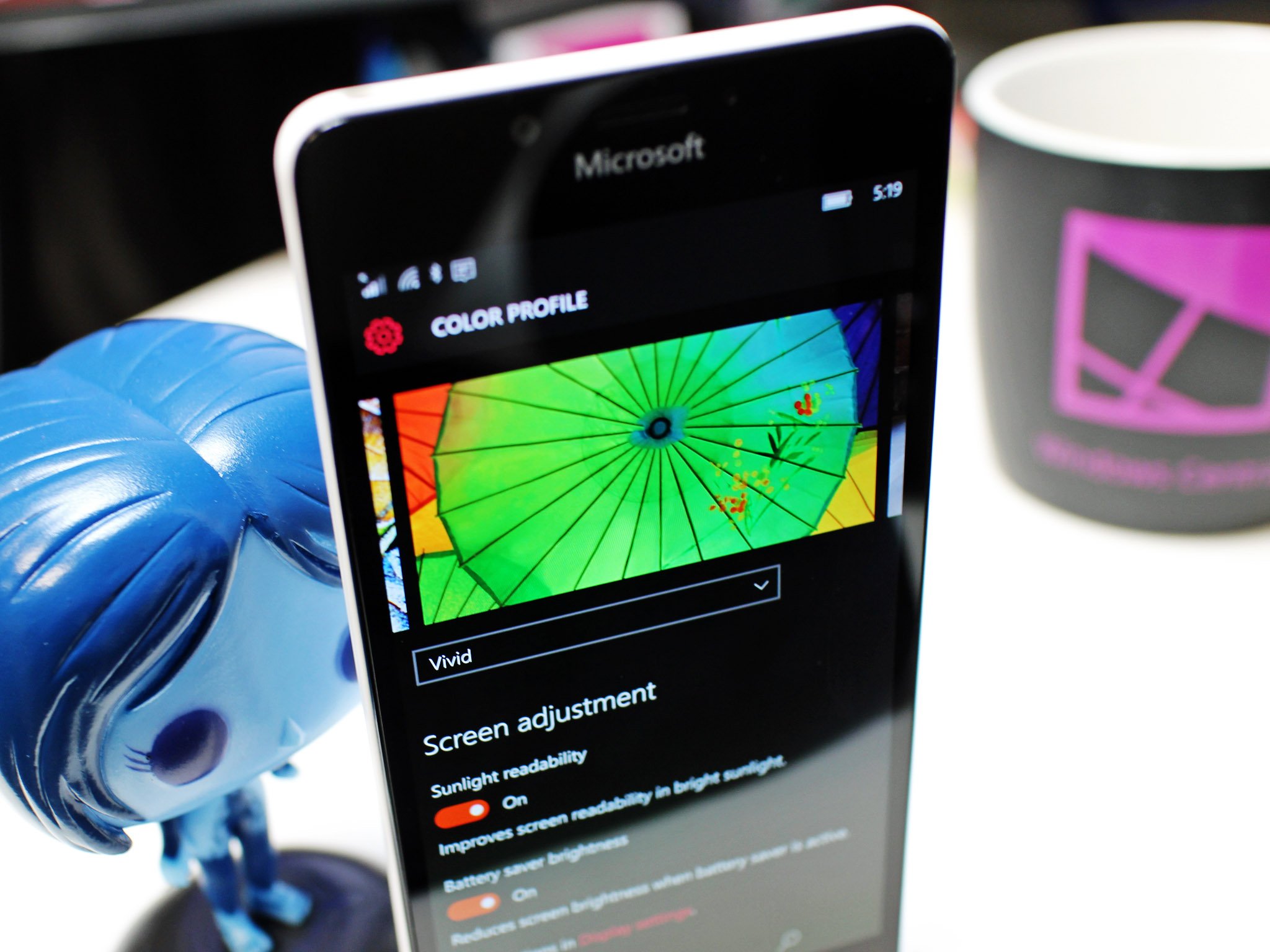 Lumia-950-display-color-profile-contrast.jpg