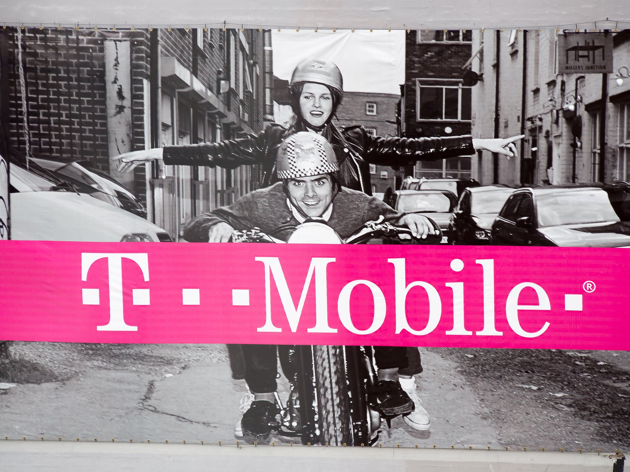 T-Mobile-Signage-04_0.jpg