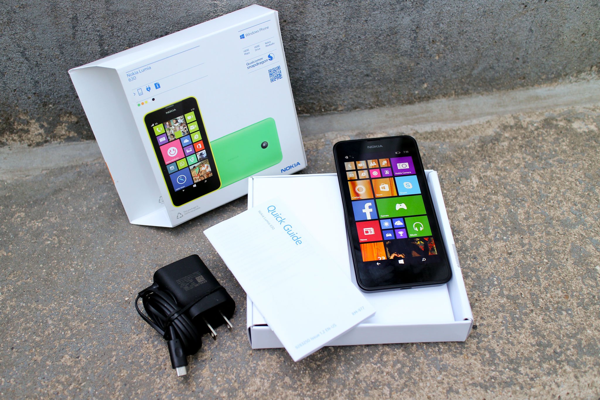 lumia_630_unboxing2.jpg