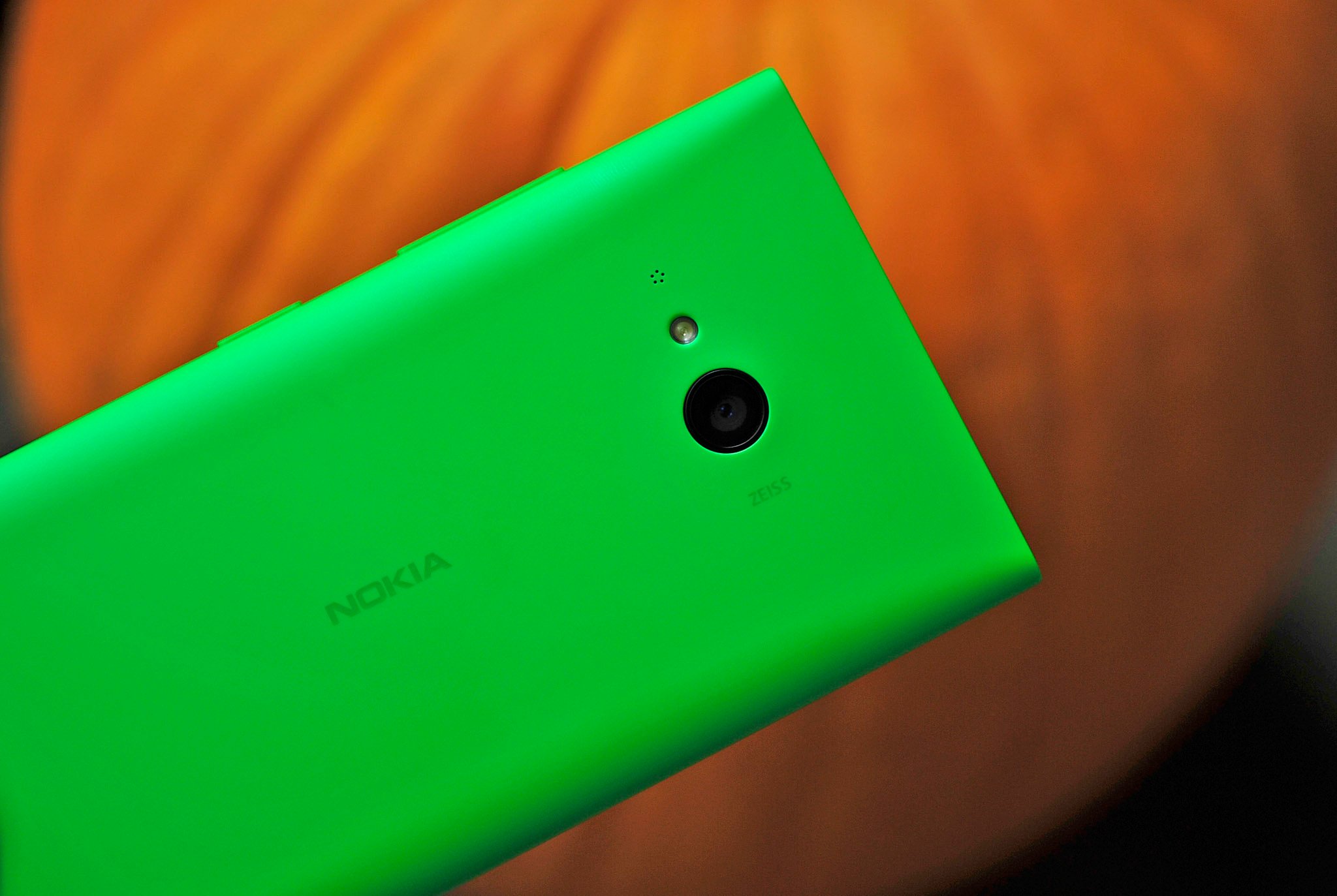 Lumia_735_Camere_back_Green.jpg