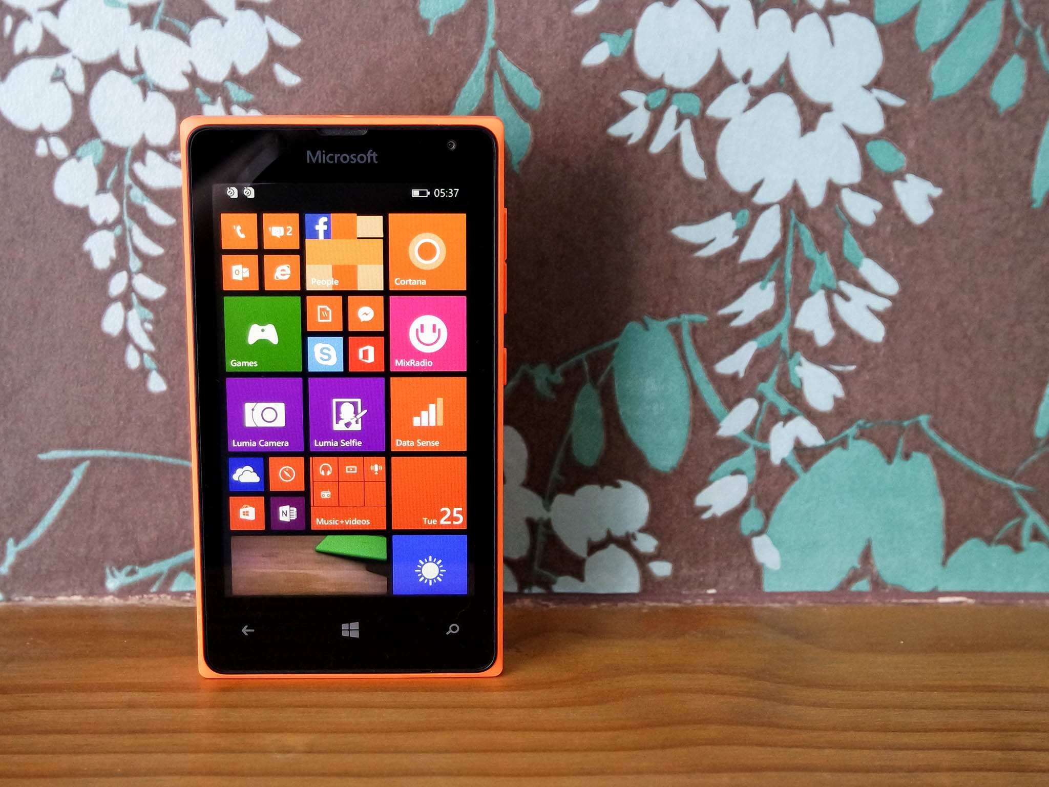 lumia-435-front-orange.jpg