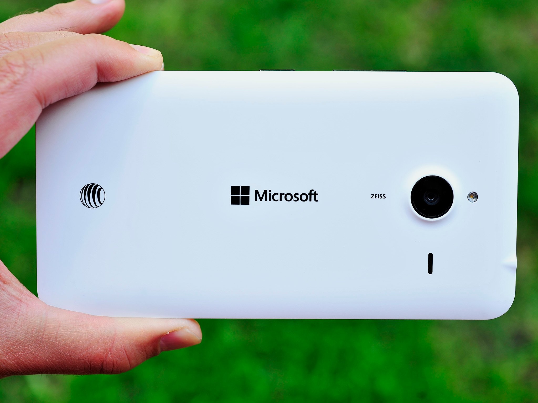 Lumia-640-xl-white-att-back.jpg