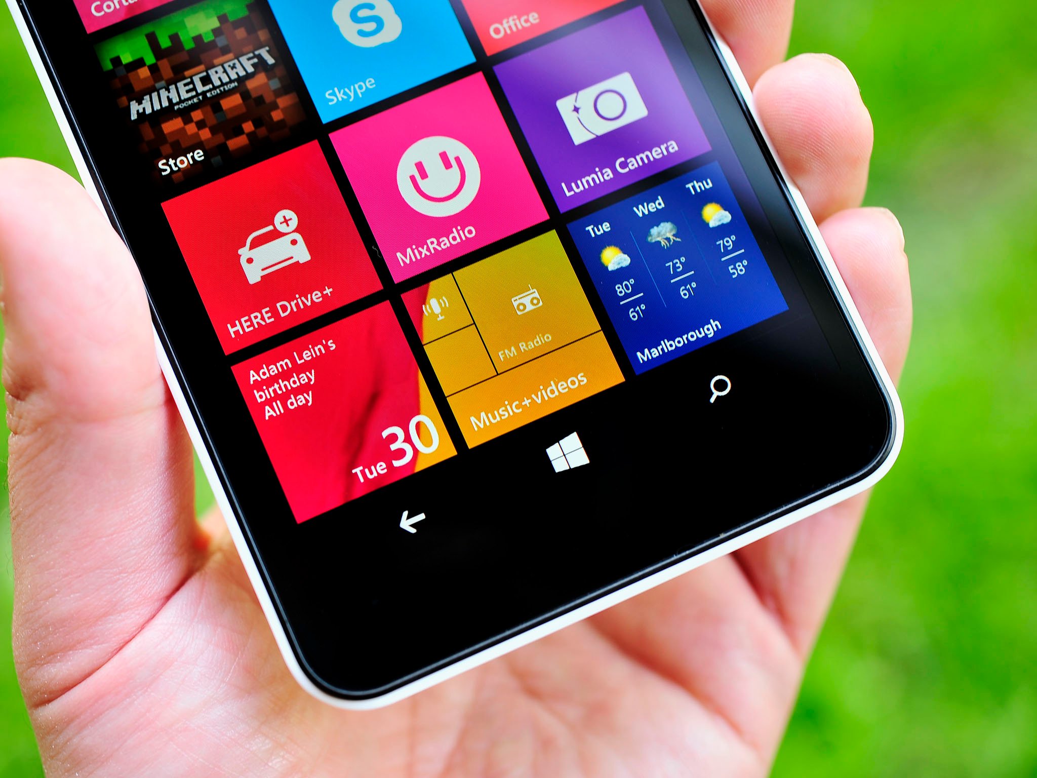 Lumia-640-xl-white-att-macro-bottom.jpg