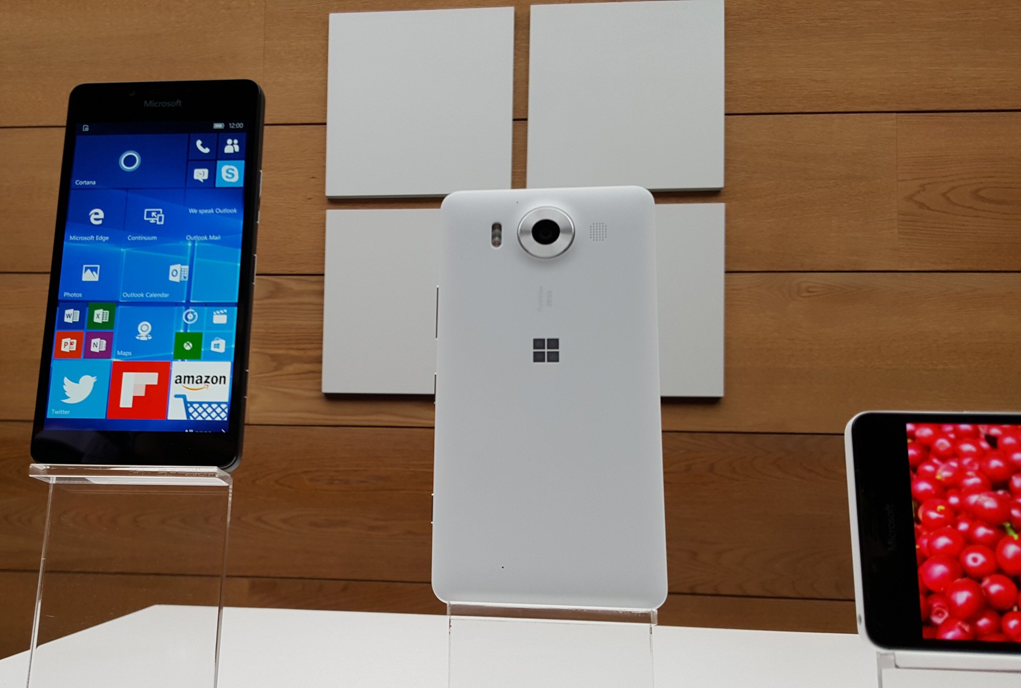 Lumia-950-three-screens.jpg