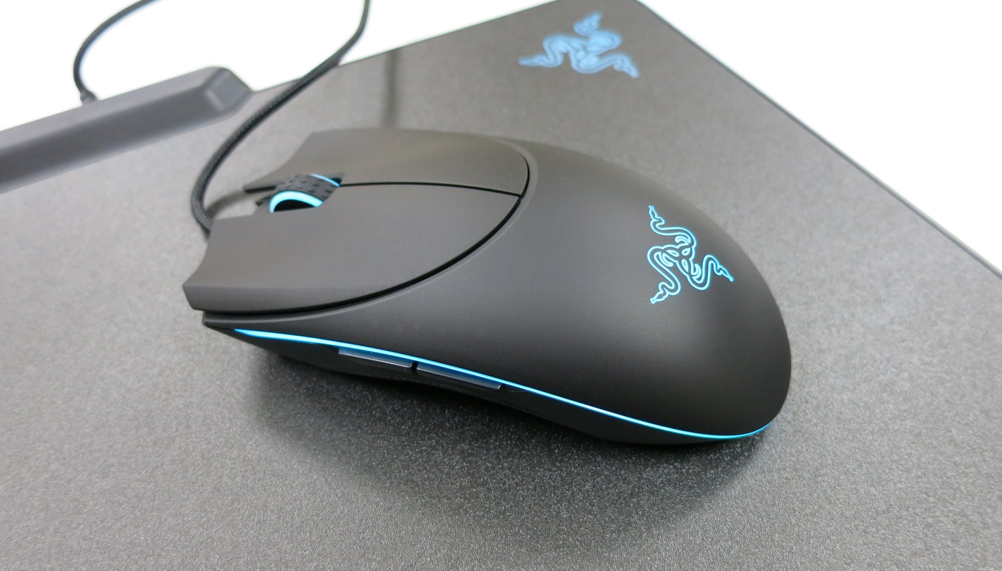 Razer-Diamondback-Ambidextrous-Mouse-and-Firefly-Mouse-Mat-photo-main.jpg