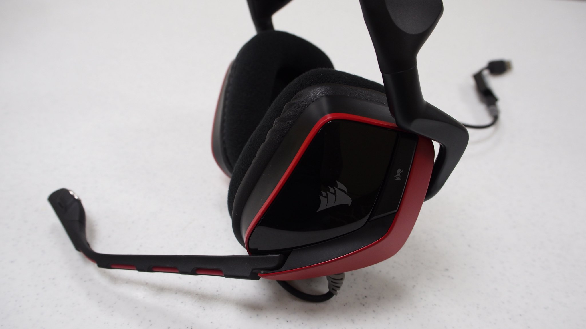 Corsair-VOID-Surround-Headset-side-main.jpg