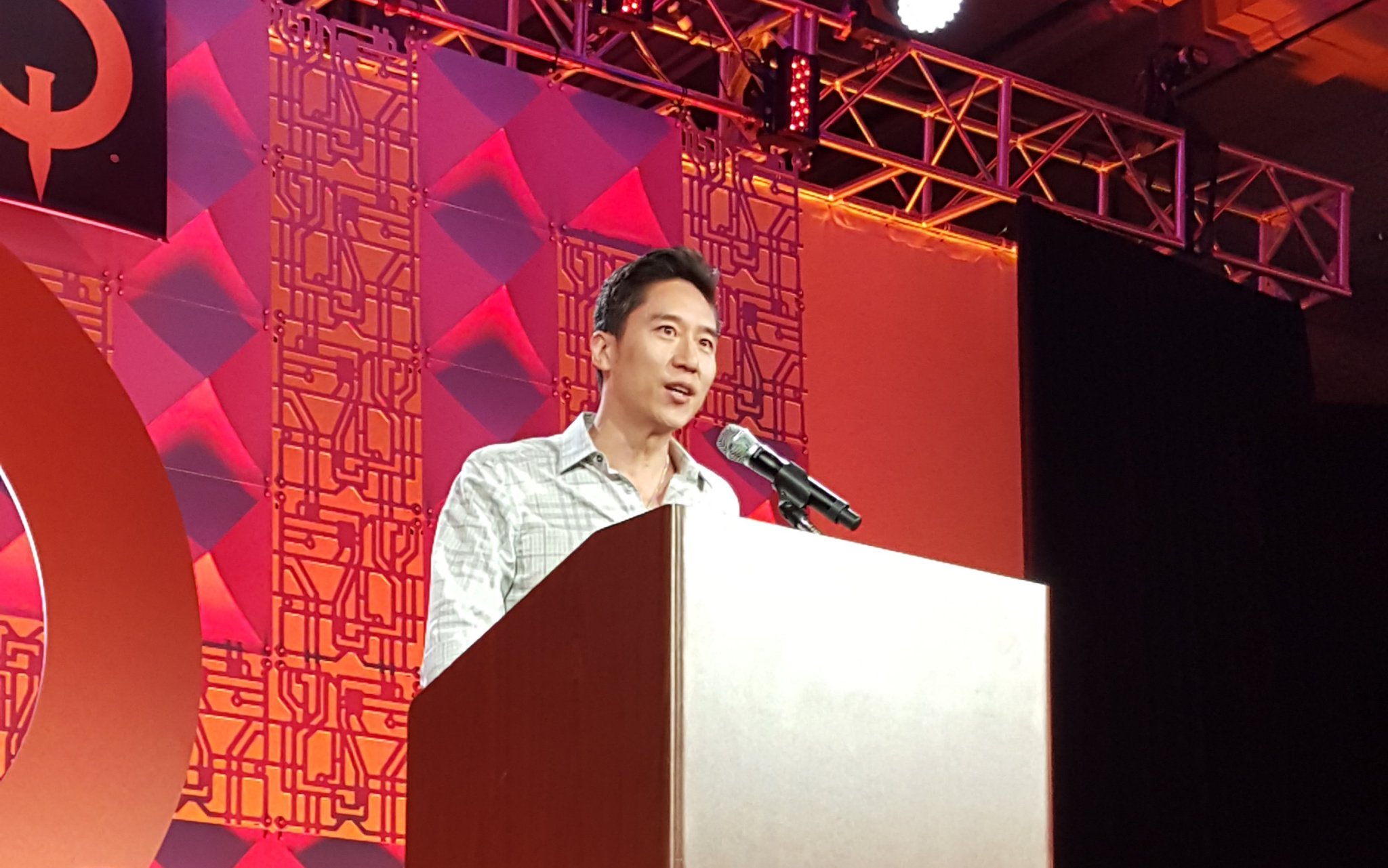 Dennis-Fong-Thresh-Esports-Hall-of-Fame-QuakeCon-2016-Induction-Ceremony-photo-main.jpg